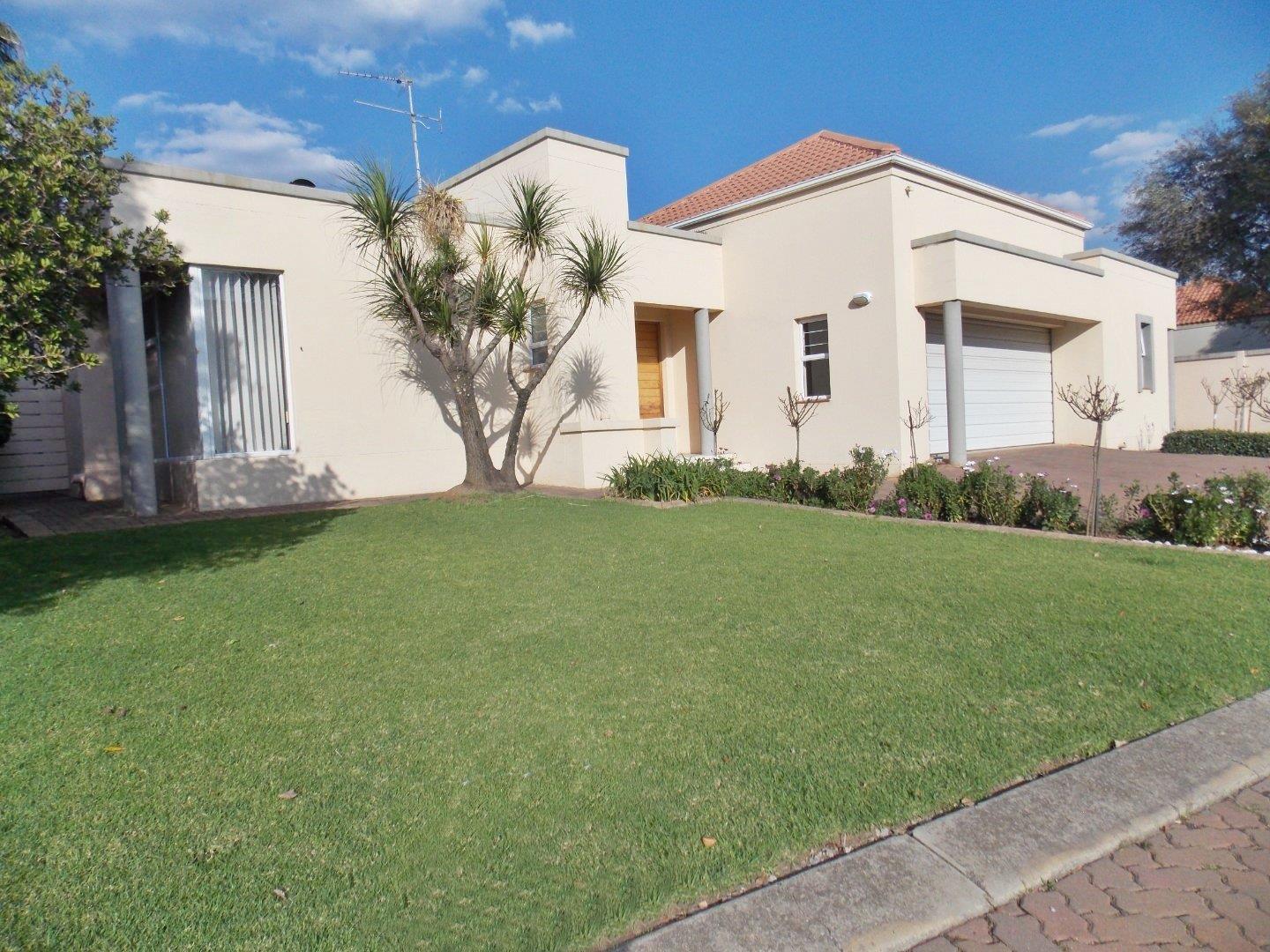 4 Bedroom House for sale in Three Rivers East P24113441300