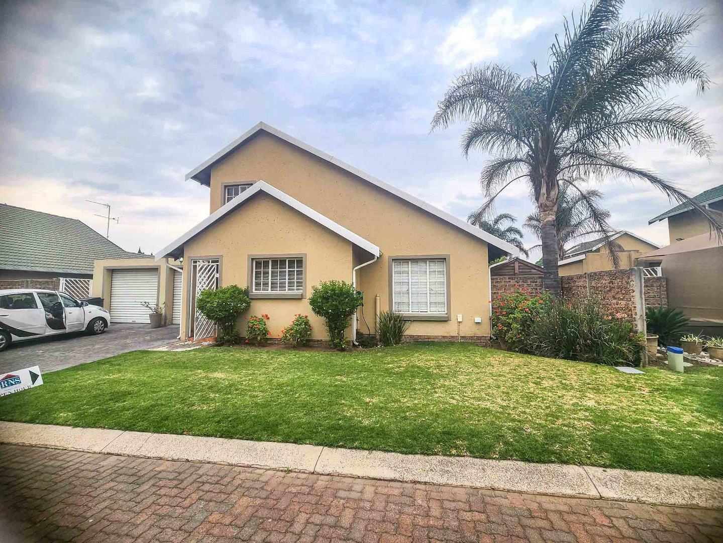 4 Bedroom House for sale in Eveleigh P24113441495