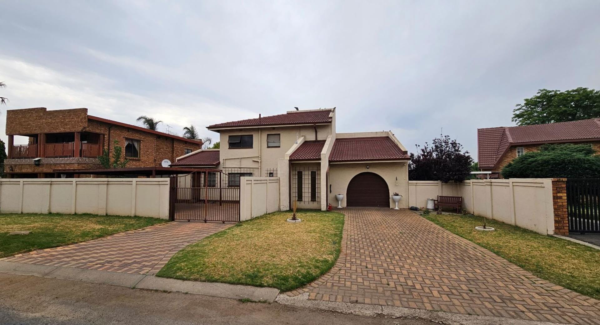 4 Bedroom House for sale in Dalpark Ext 1 P24113442121