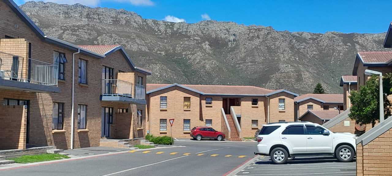 Apartments / flats to rent in Gordons Bay Gordons Bay Property