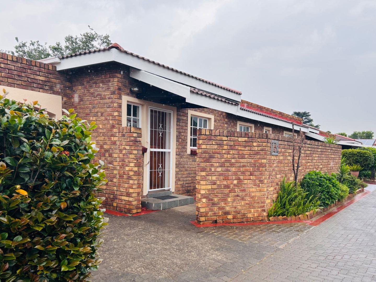 2 Bedroom Townhouse for sale in Three Rivers P24113446675