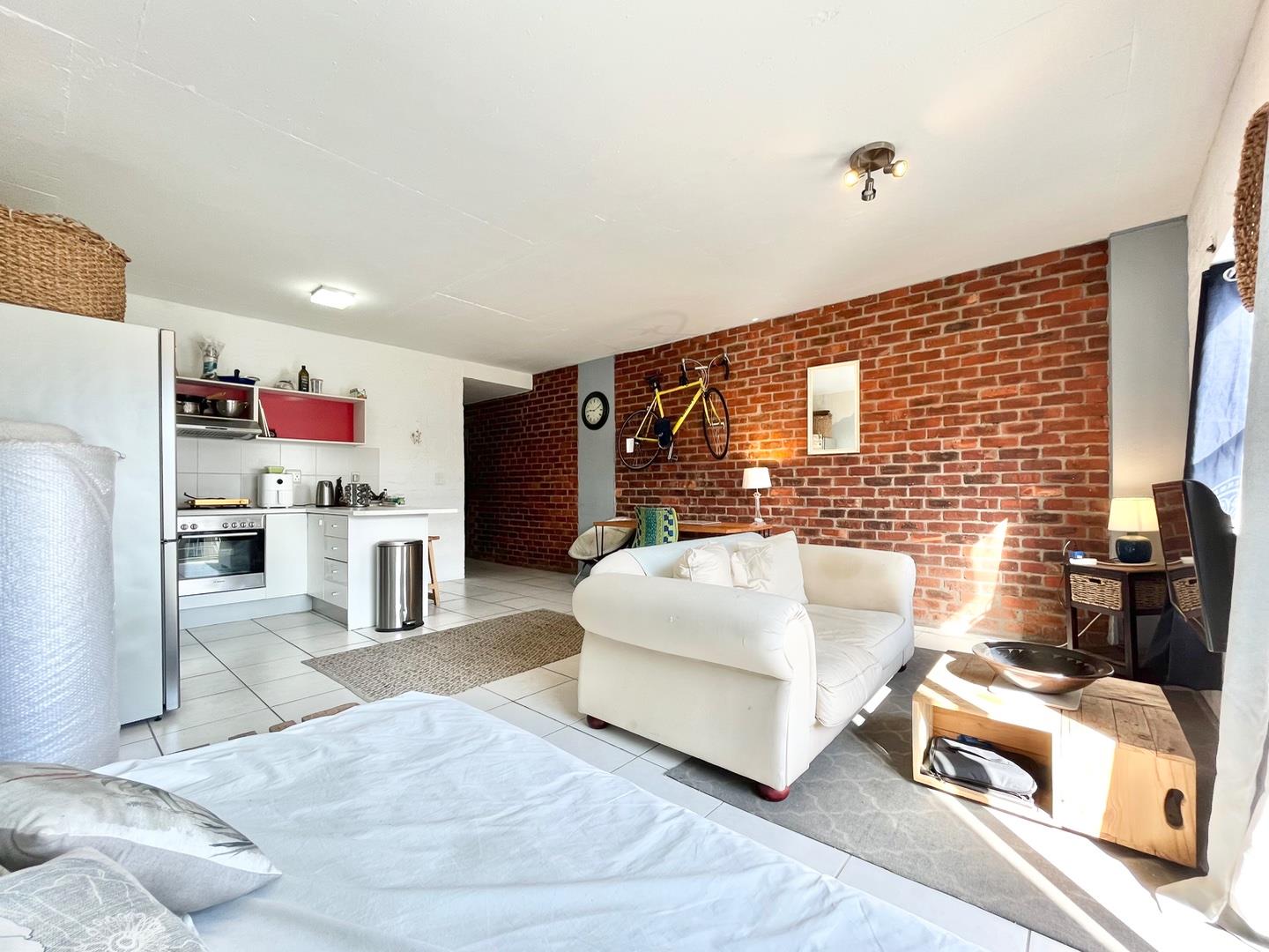 1 Bedroom Apartment / flat for sale in Woodstock P24113446953