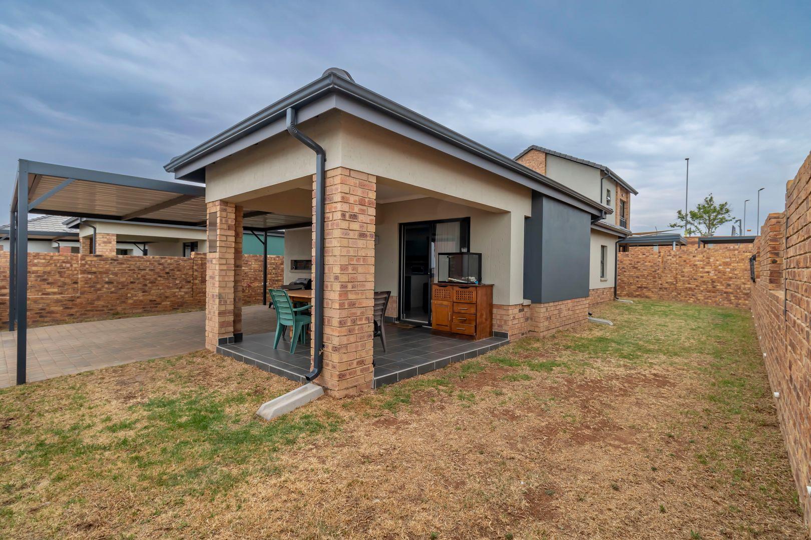 3 Bedroom House for sale in Lion Pride P24113447384