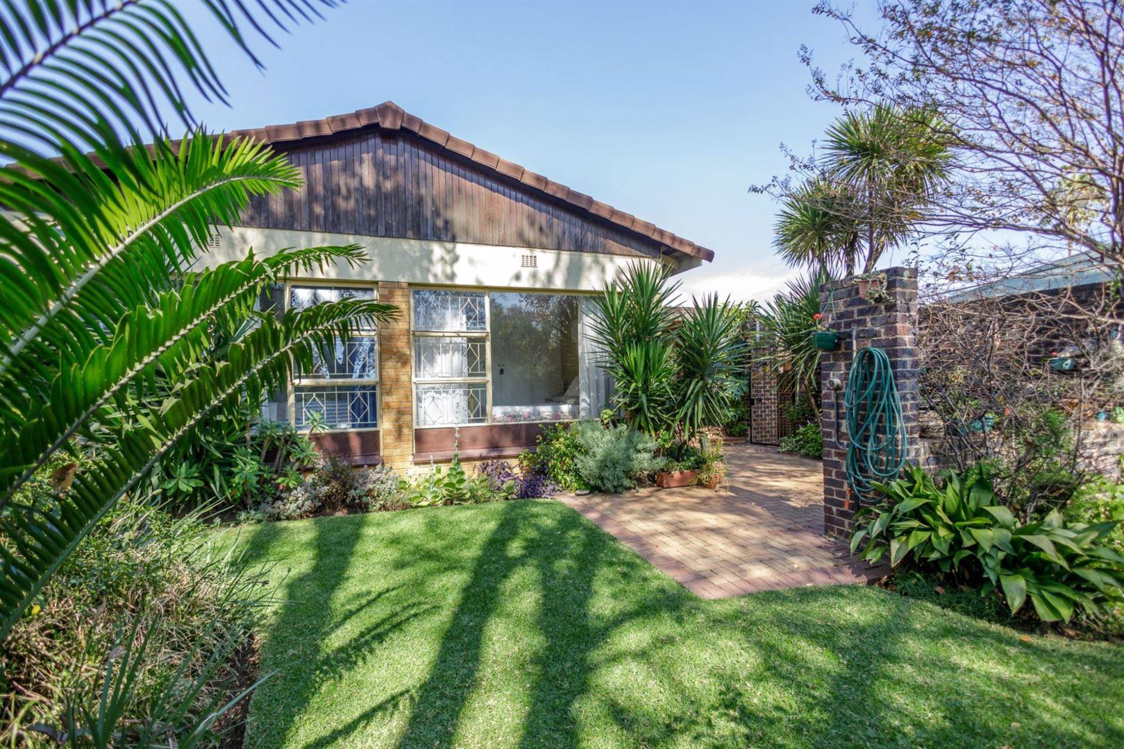 3 Bedroom House for sale in Norwood P24113448106