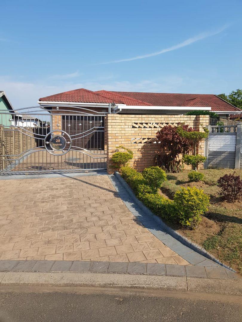 3 Bedroom House for sale in Aquadene P24113448273