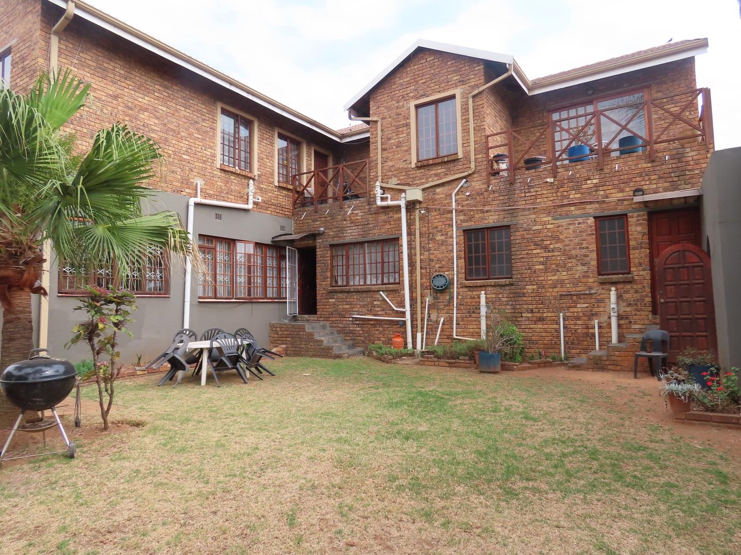 8 Bedroom House for sale in Solheim 68 Neptune Street P24113448276