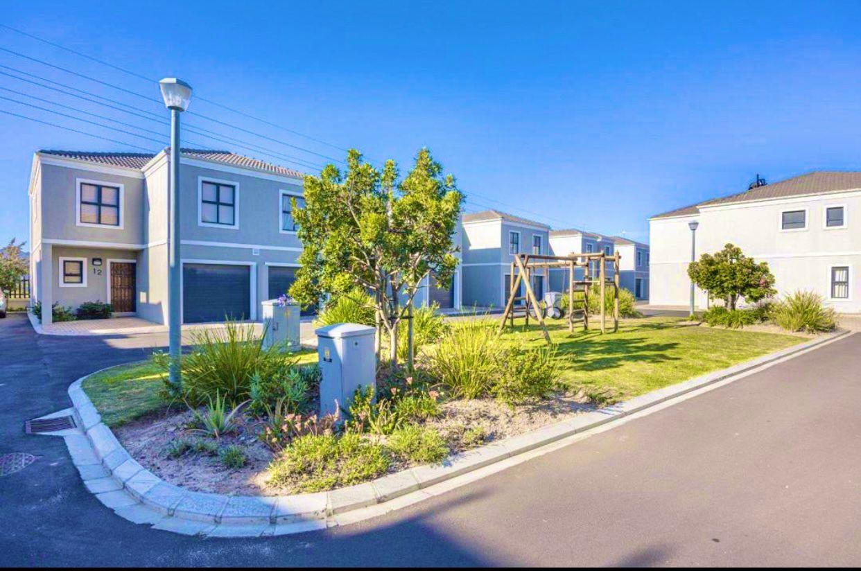 3 Bedroom House for sale in Parklands North 12 Tinchley Crescent