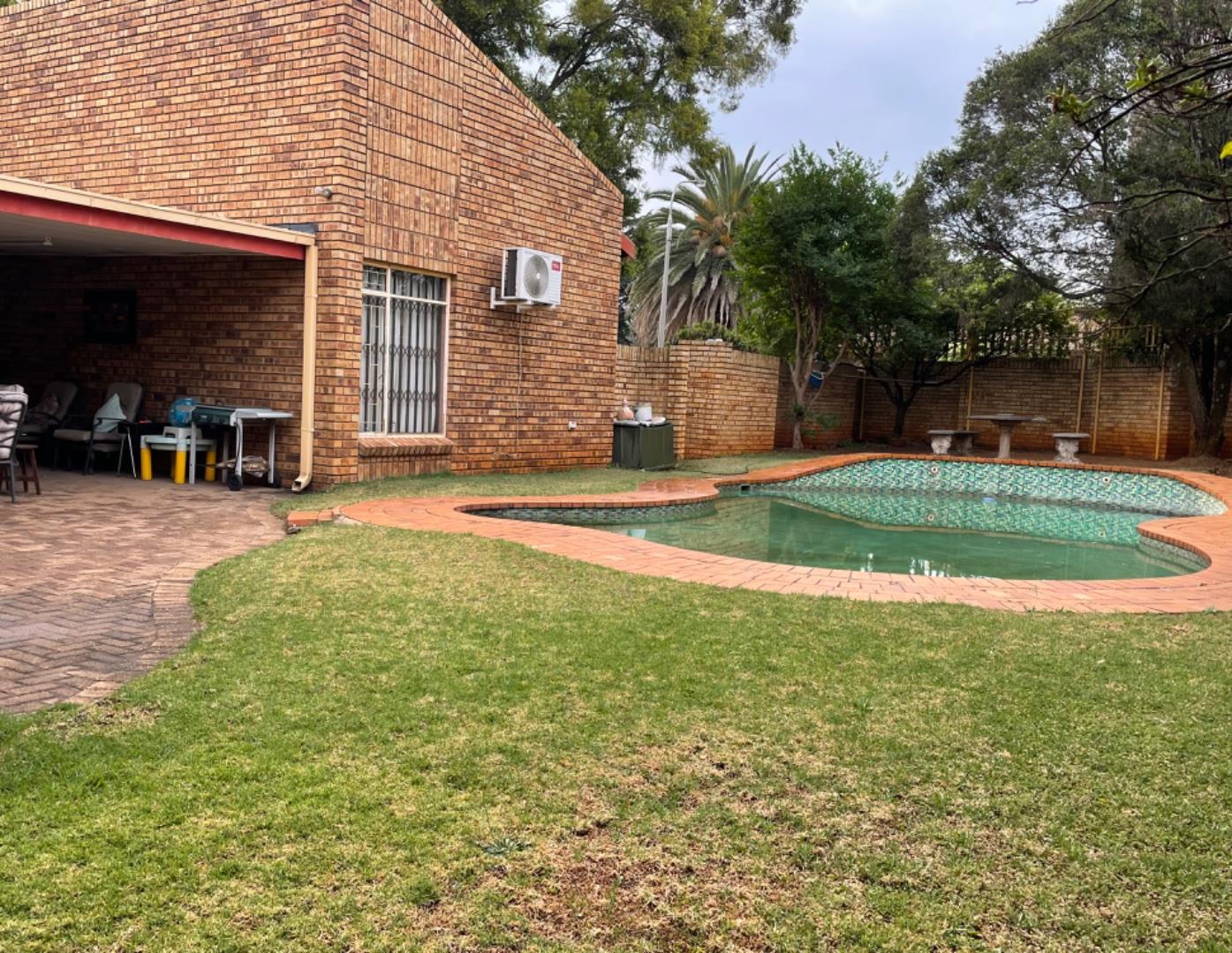 4 Bedroom House for sale in Vanderbijlpark SE 3 P24113450016