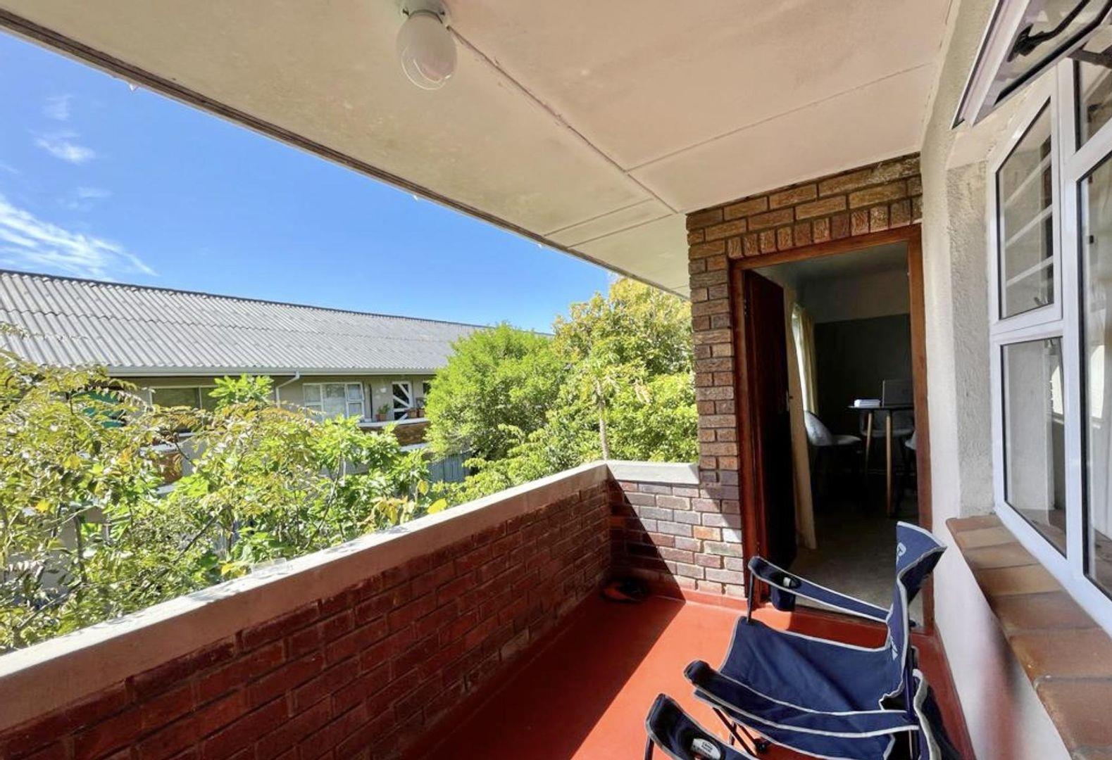 Kenilworth, Cape Town Property Apartments / flats for sale in