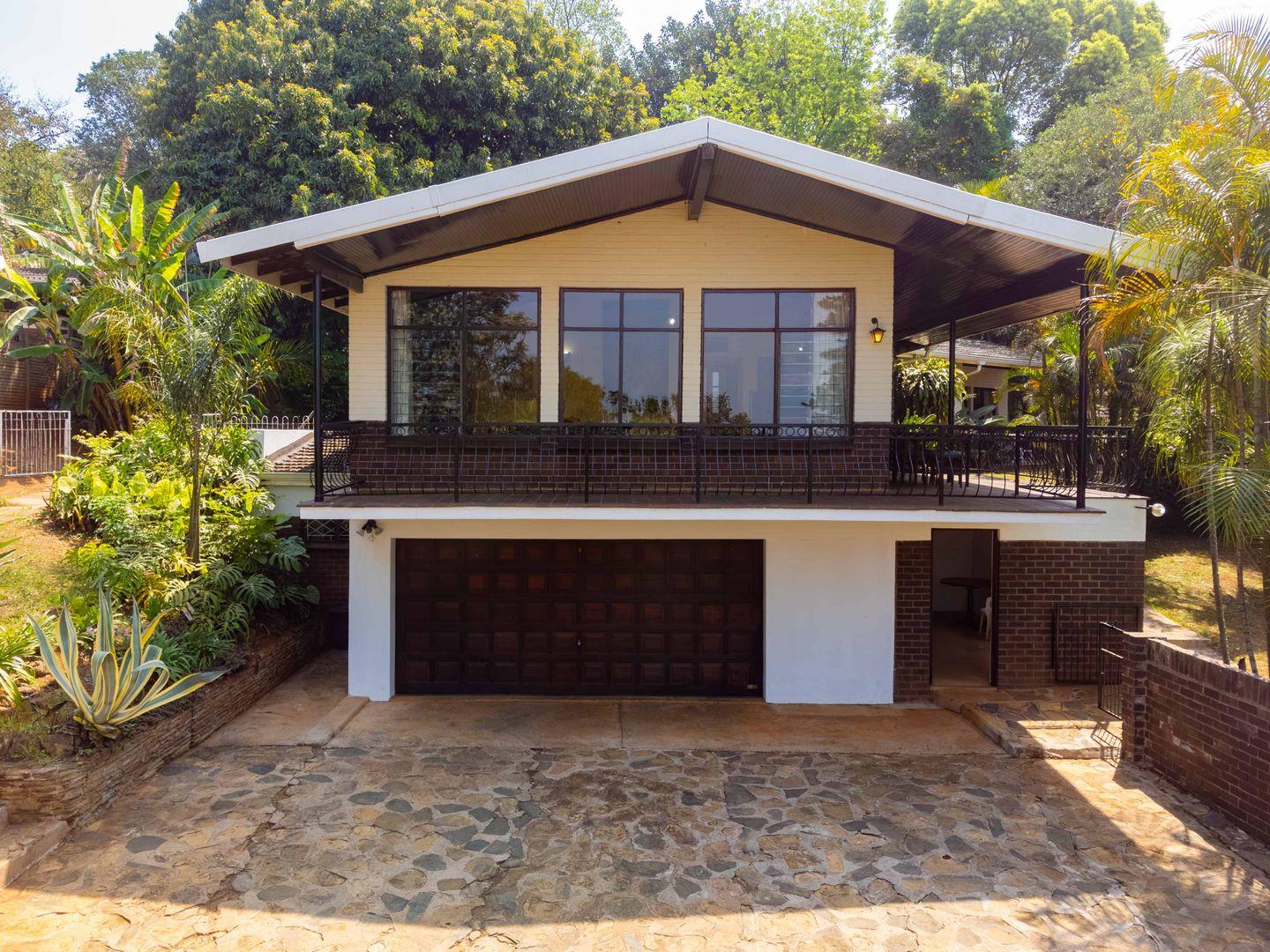 4 Bedroom House for sale in Athlone P24113452620