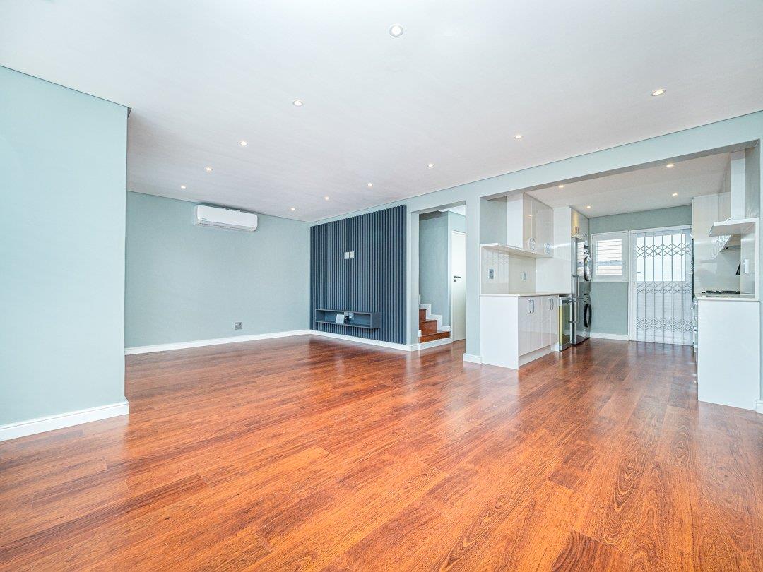 3 Bedroom Townhouse for sale in Claremont P24113453507