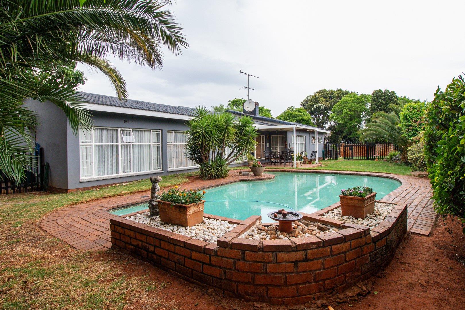Sunward Park Property Houses for sale in Sunward Park