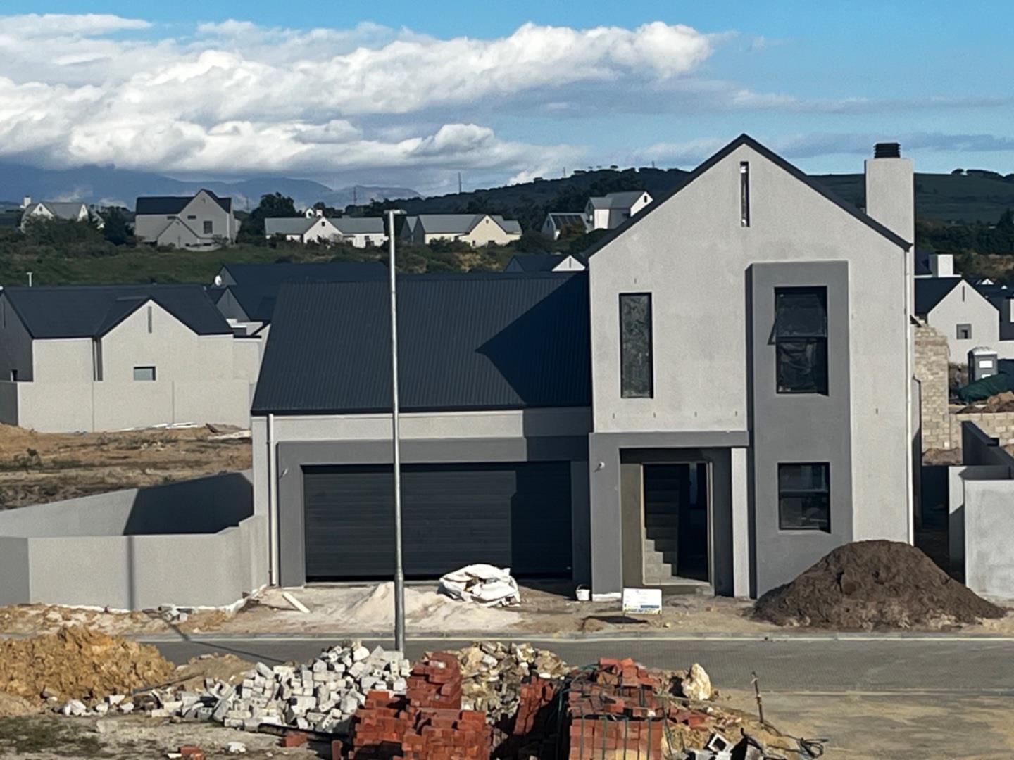 4 Bedroom House for sale in Aan de Wijnlanden P24113455415