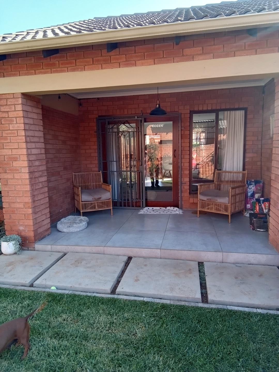 2 Bedroom Townhouse for sale in Boardwalk Meander P24113459185