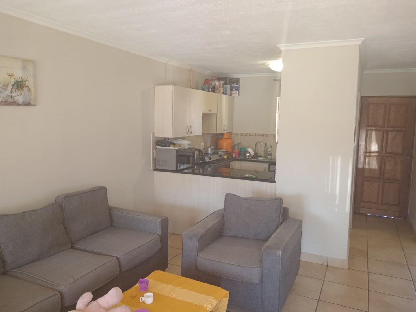 3 Bedroom Townhouse for sale in Meredale P24113459530