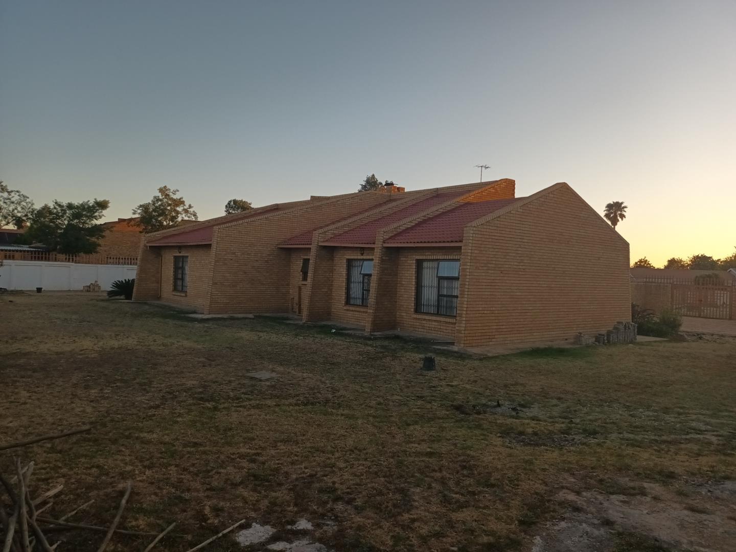 5 Bedroom House for sale in Dalpark Ext 1 P24113460182