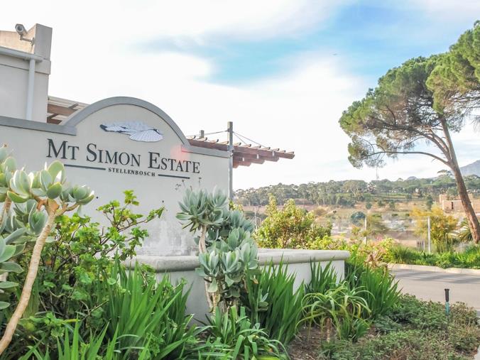 4 Bedroom House for Sale in Mt. Simon Estate