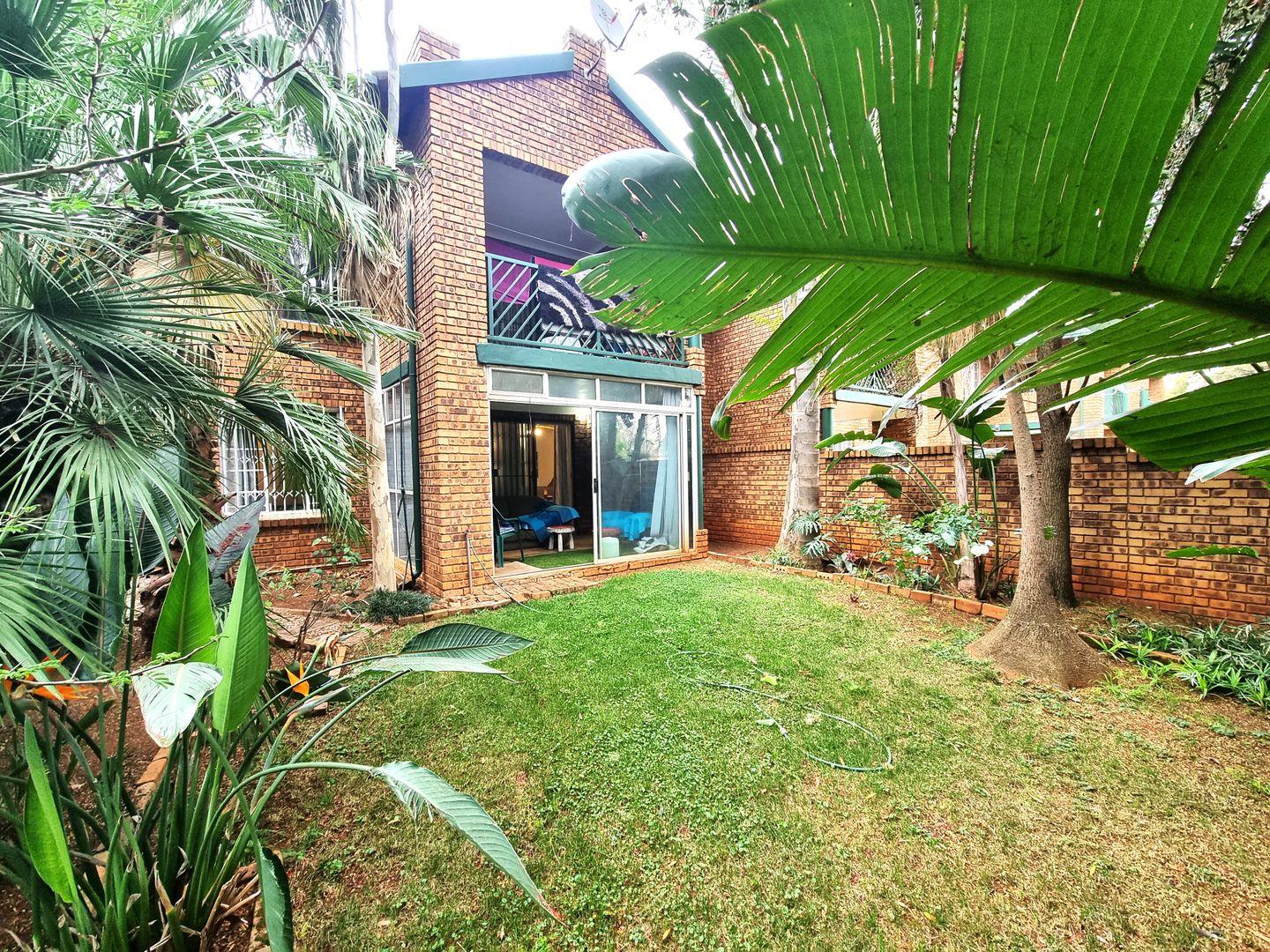 2 Bedroom Townhouse for sale in Faerie Glen P24113461430