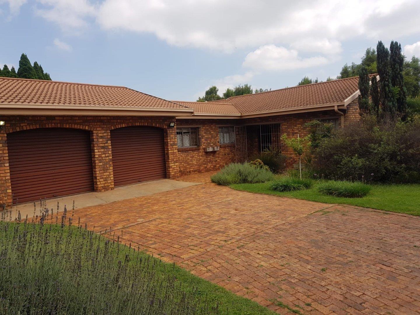 4 Bedroom House for sale in Three Rivers East P24113380445