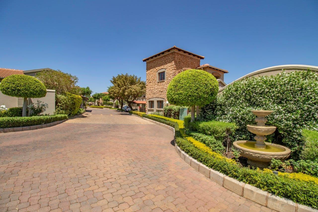 Douglasdale Property Townhouses for sale in Douglasdale Property24