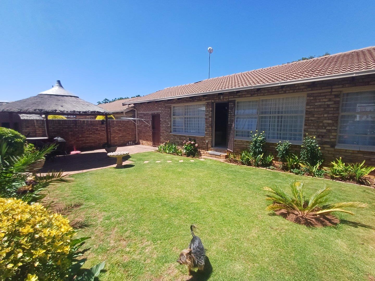 Krugersdorp North Property Townhouses to rent in Krugersdorp North