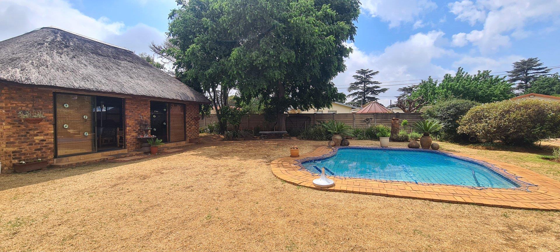 3 Bedroom House for sale in Rowhill P24113468246