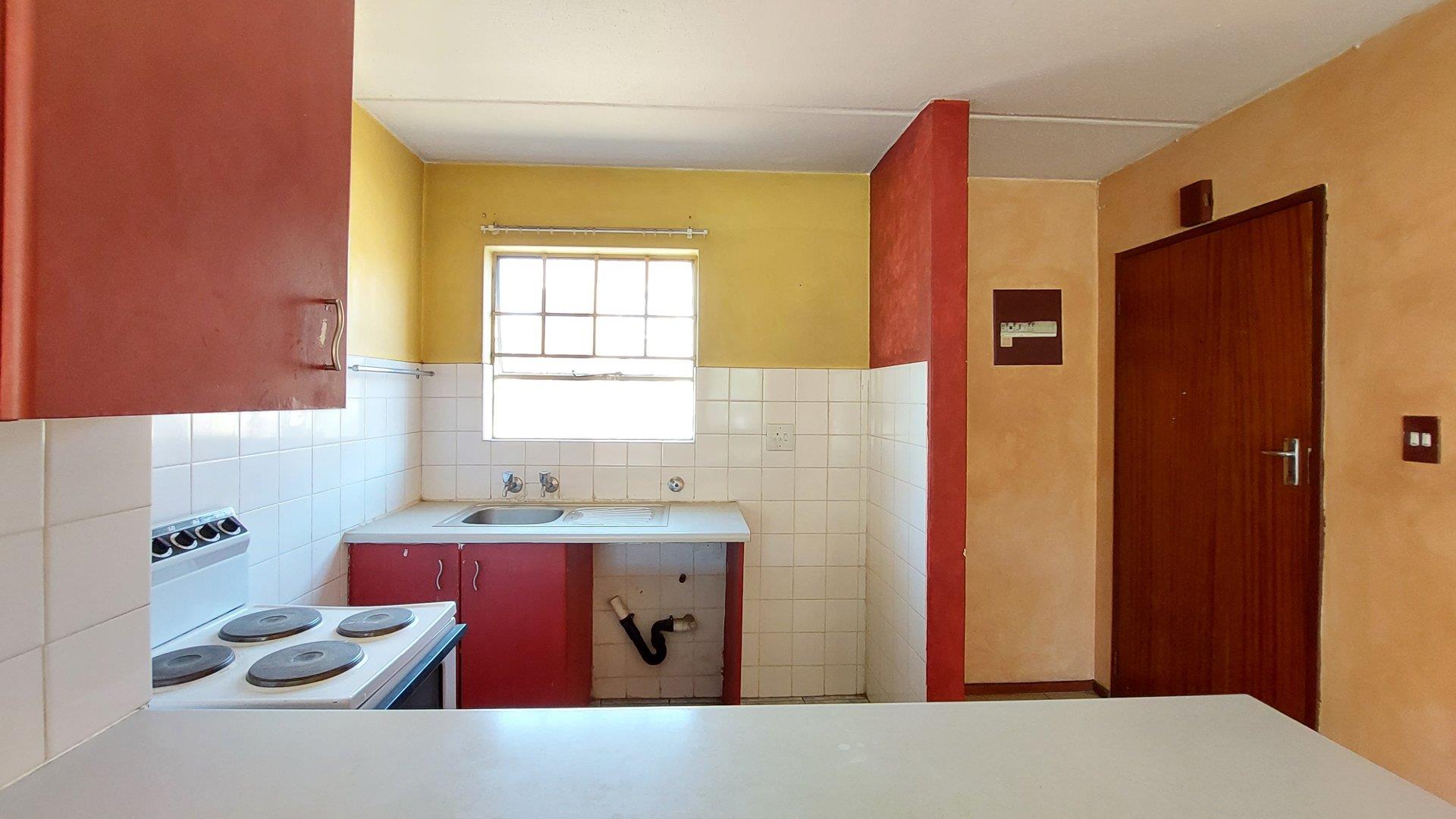 2 Bedroom Apartment / flat for sale in Weltevreden Park P24113463617