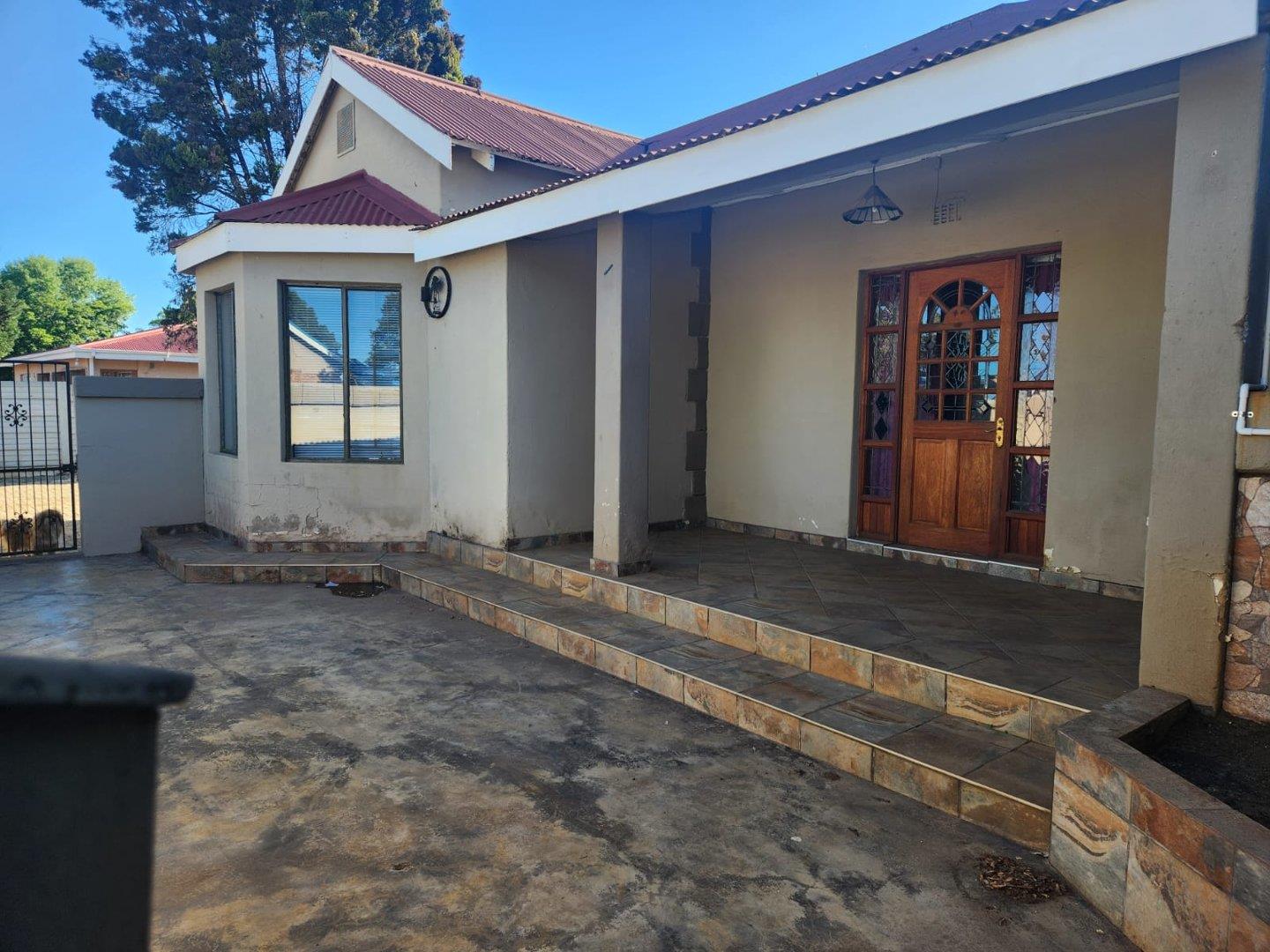 4 Bedroom House for sale in Potchefstroom Central P24113463700
