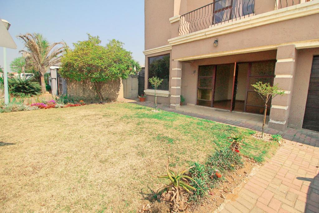 4 Bedroom House for sale in Clearwater Estate P24113263038