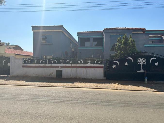 4 Bedroom House for Sale in Lenasia Ext 5