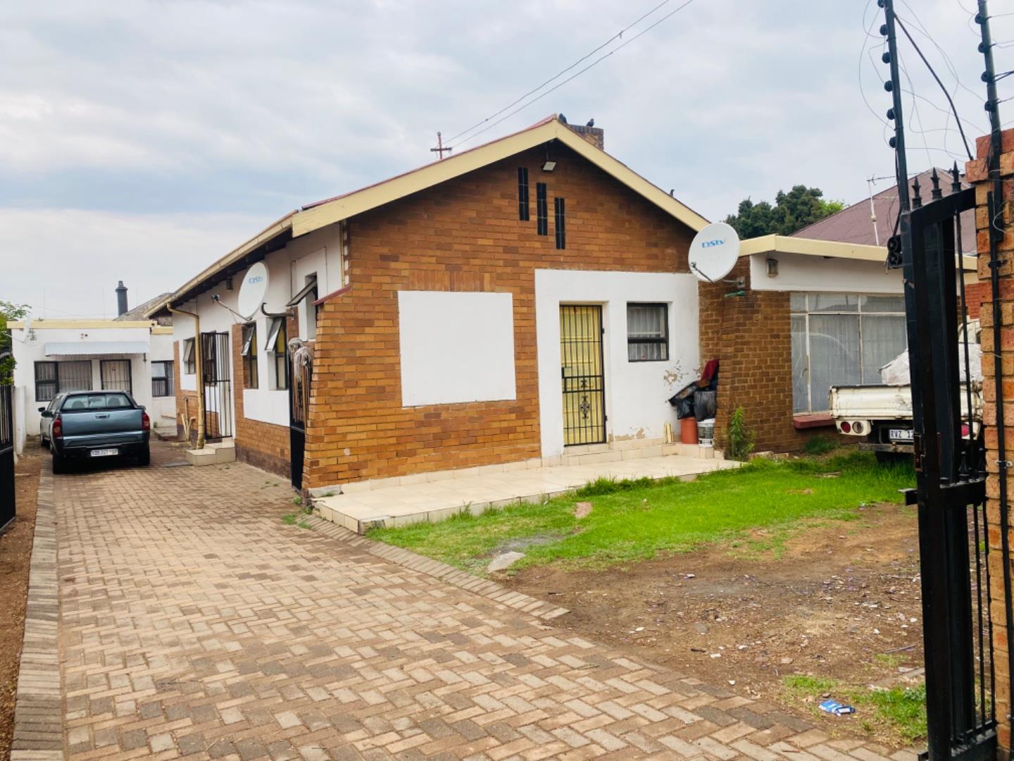 7 Bedroom House for sale in Germiston South P24113464574