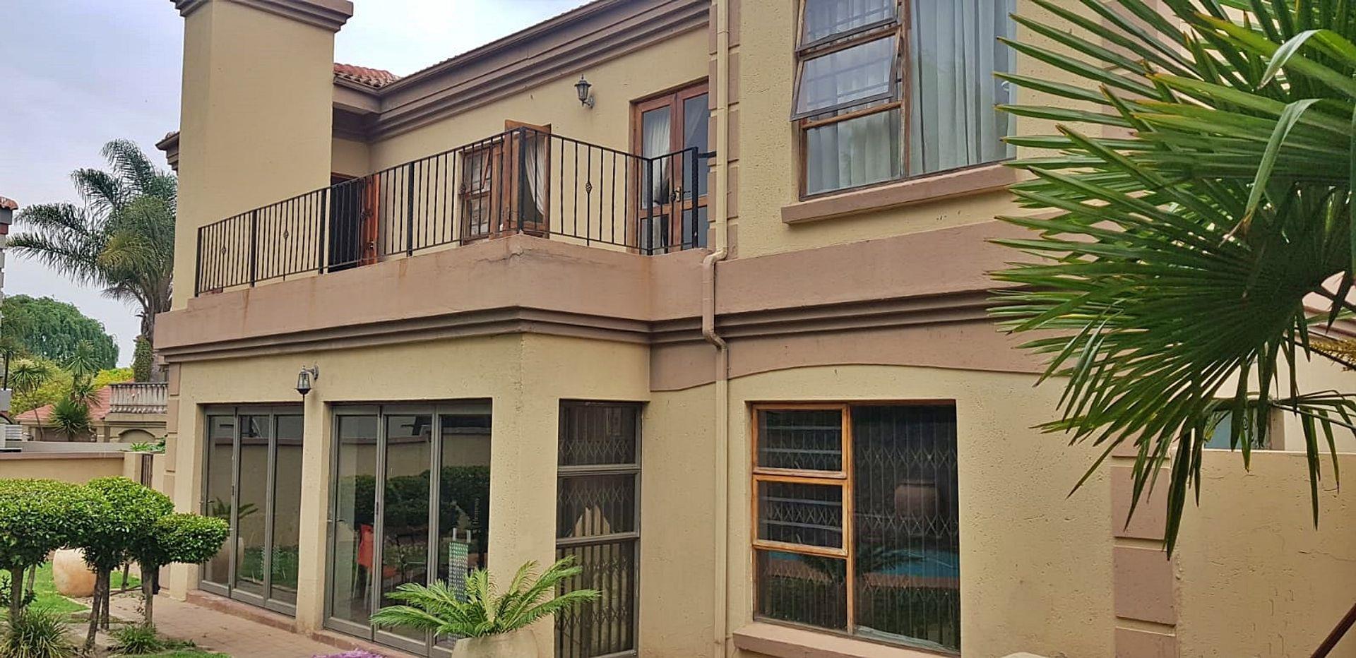 4 Bedroom House for sale in Van Riebeeck Park P24113464869