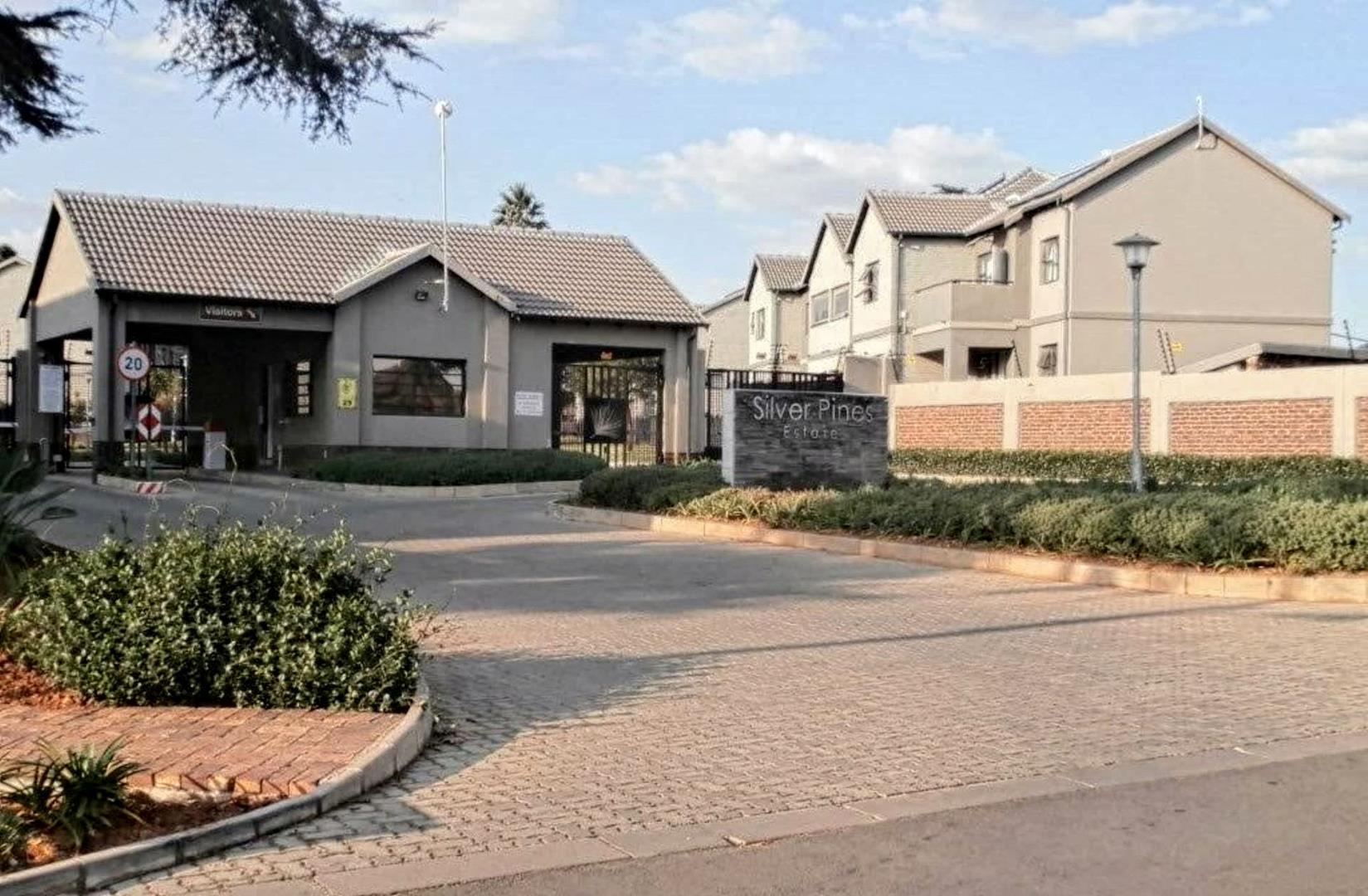 3 Bedroom Townhouse for sale in Cloverdene 16 11th Rd P24113806583