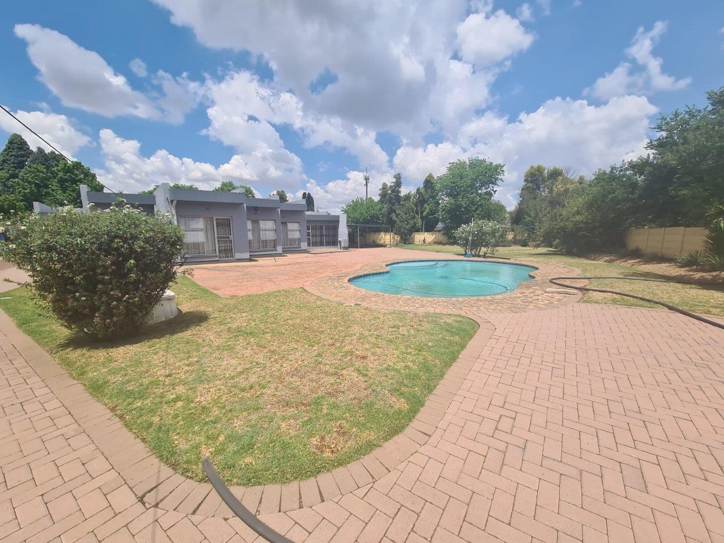 3 Bedroom House for sale in Three Rivers East P24113467071