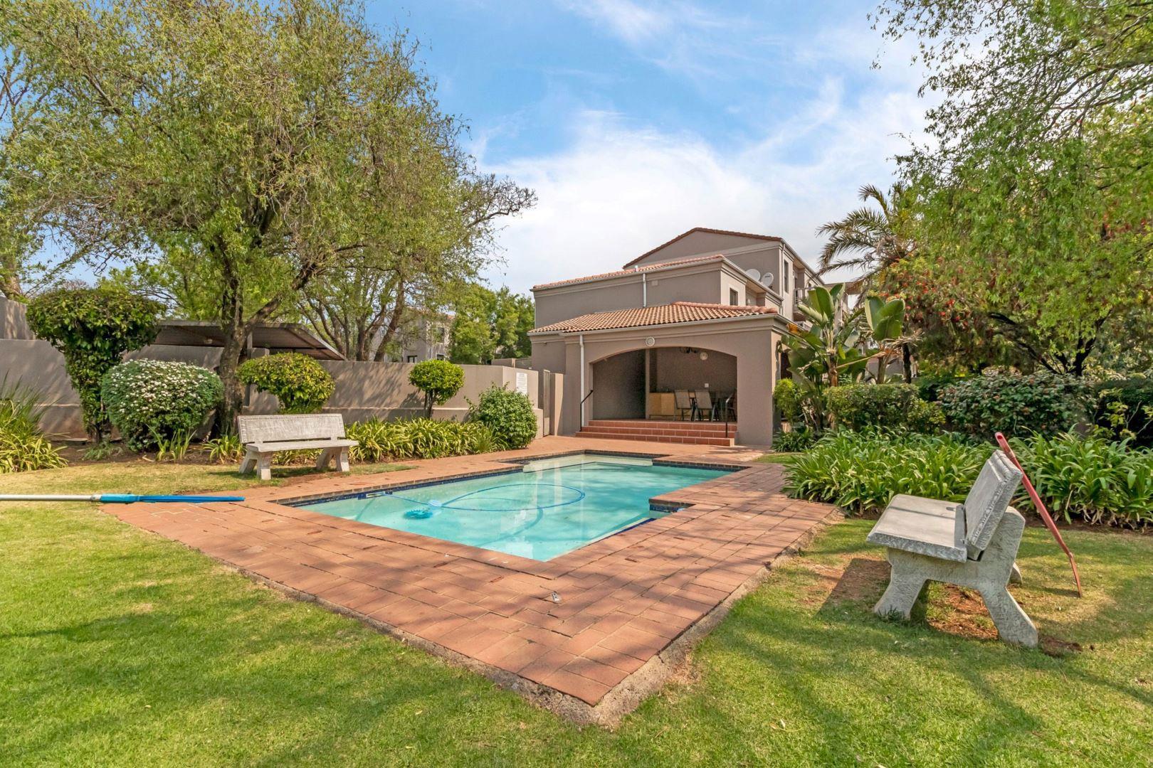 Oaklands, Johannesburg Property Apartments / flats for sale in