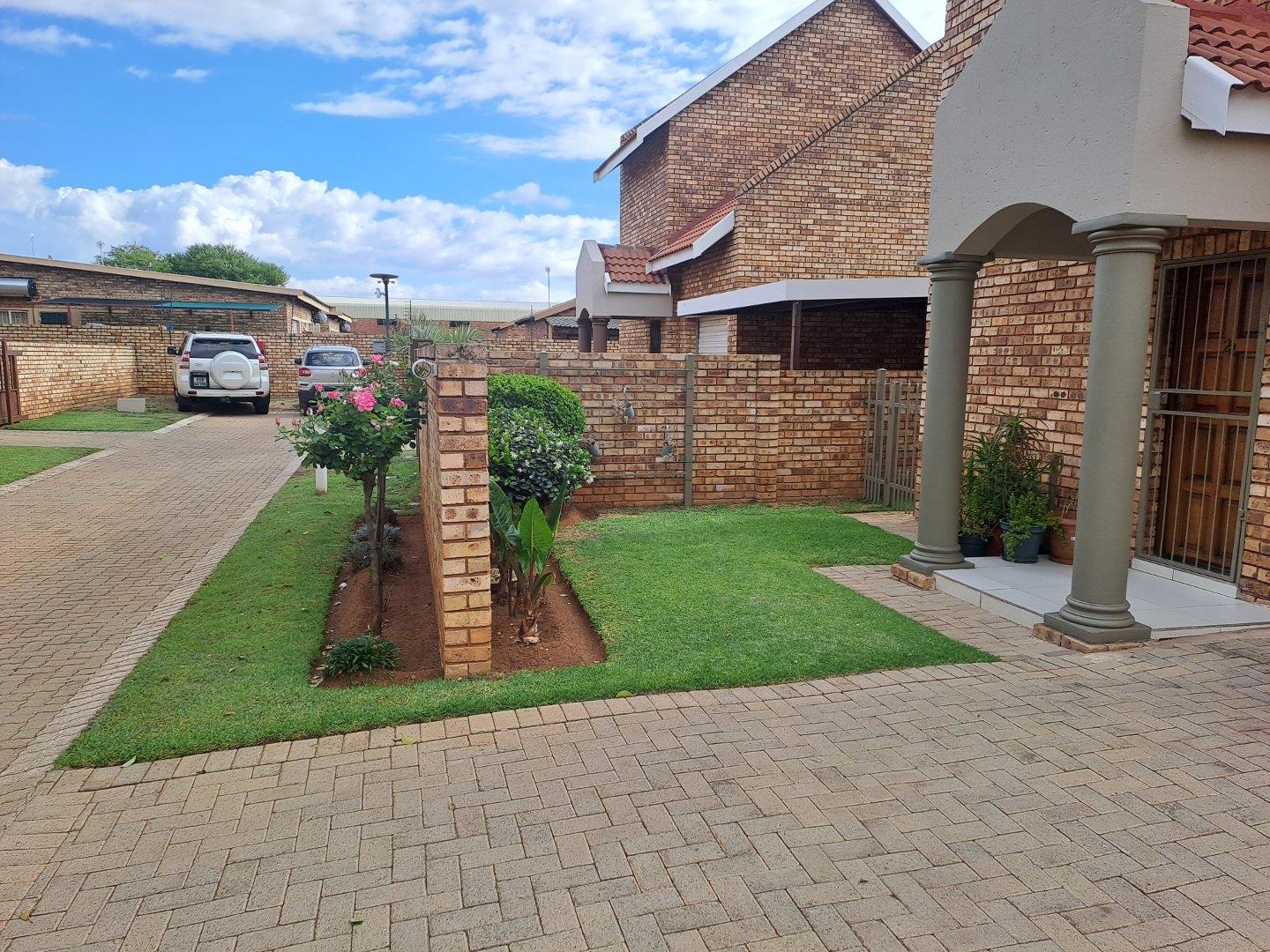 2 Bedroom Townhouse for sale in Baillie Park P24113469264