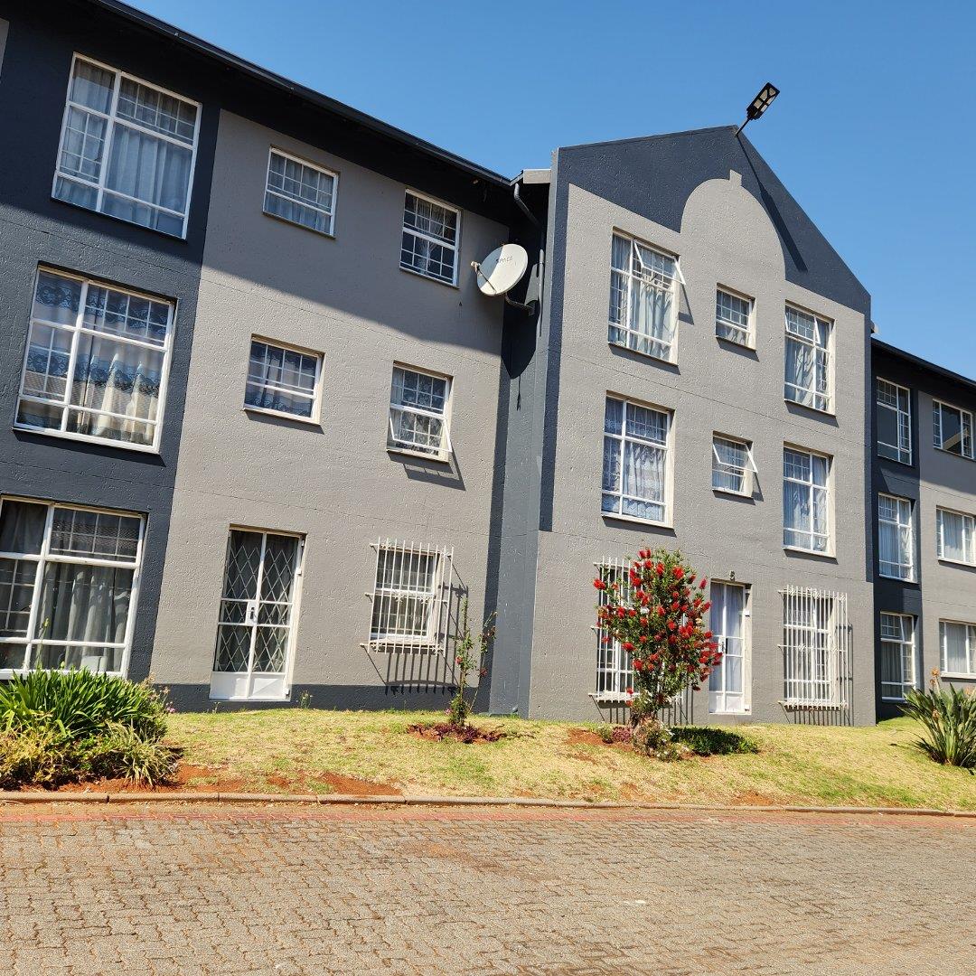Apartments / flats to rent in Roodepoort Roodepoort Property