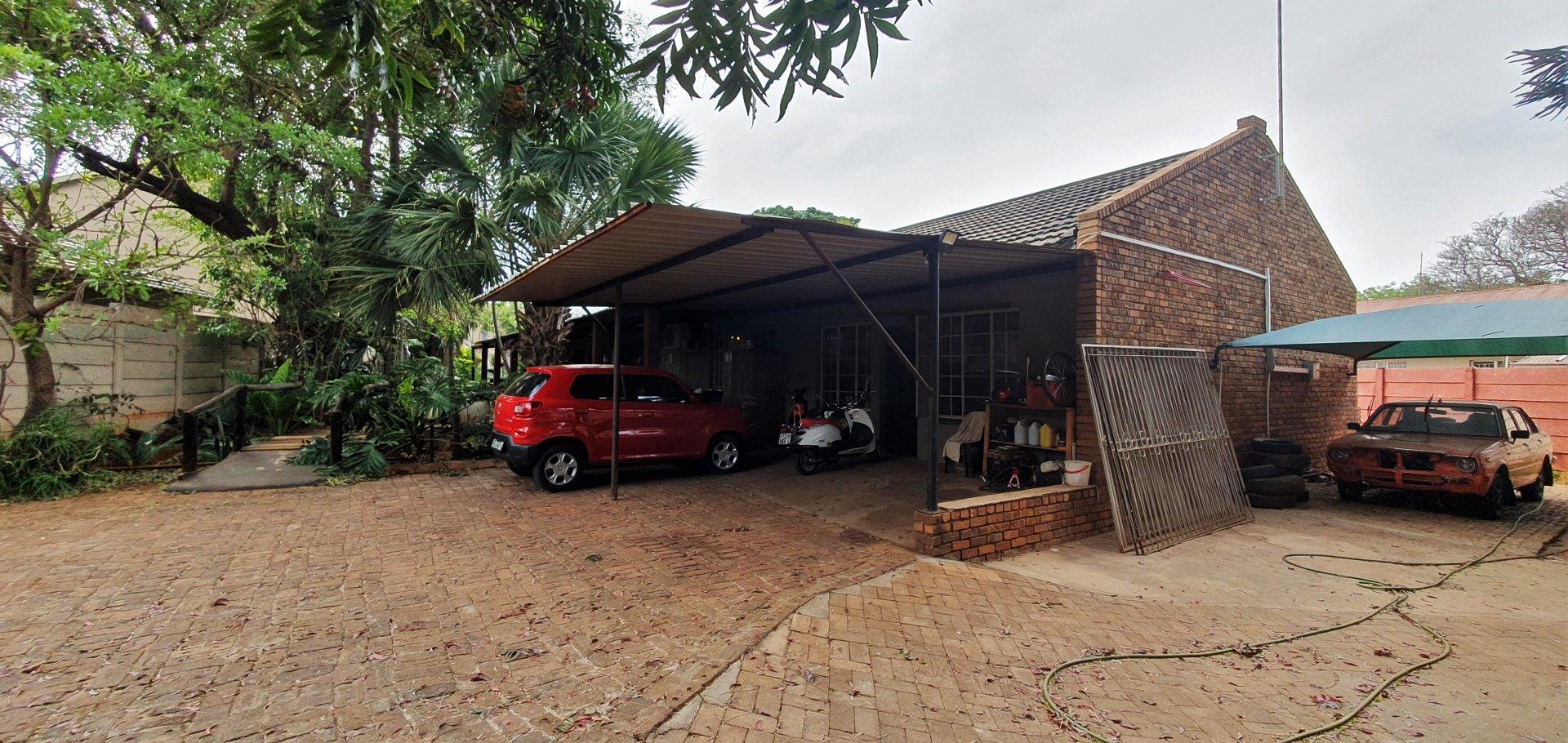 6 Bedroom House for sale in Mokopane Central P24113469592