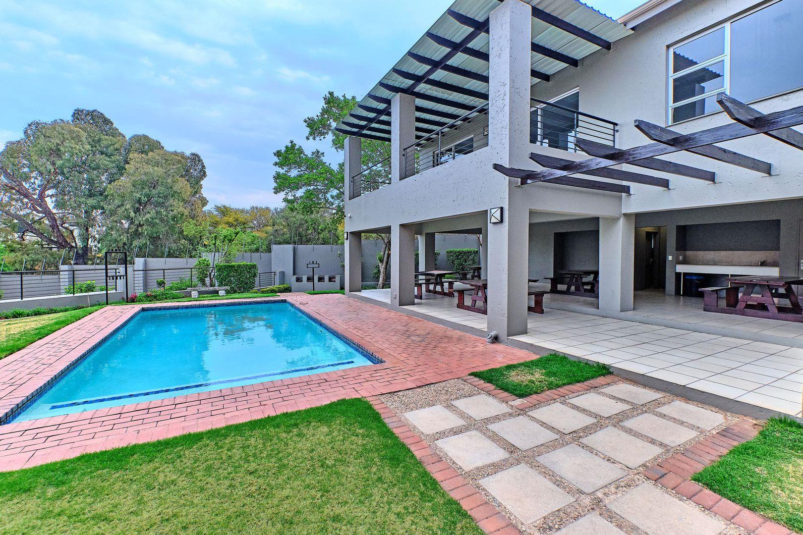 2 Bedroom Apartment / flat for sale in Bryanston 62 Hobart Road P24