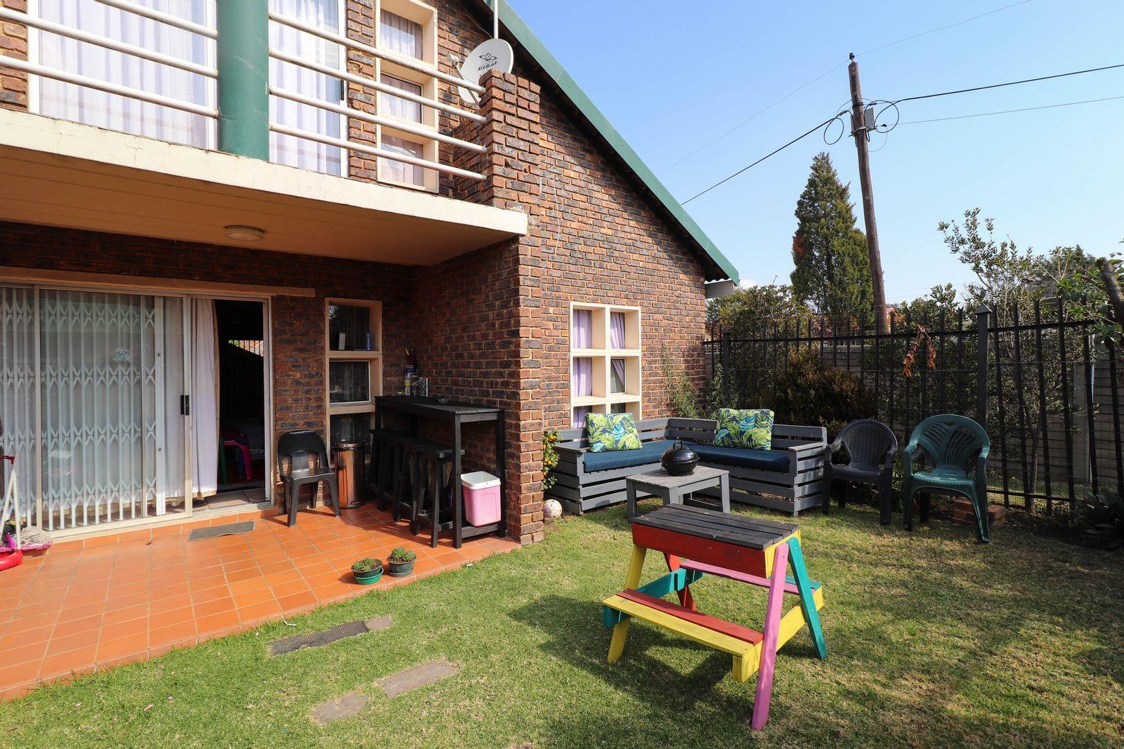 2 Bedroom Townhouse for sale in Kibler Park P24113471442