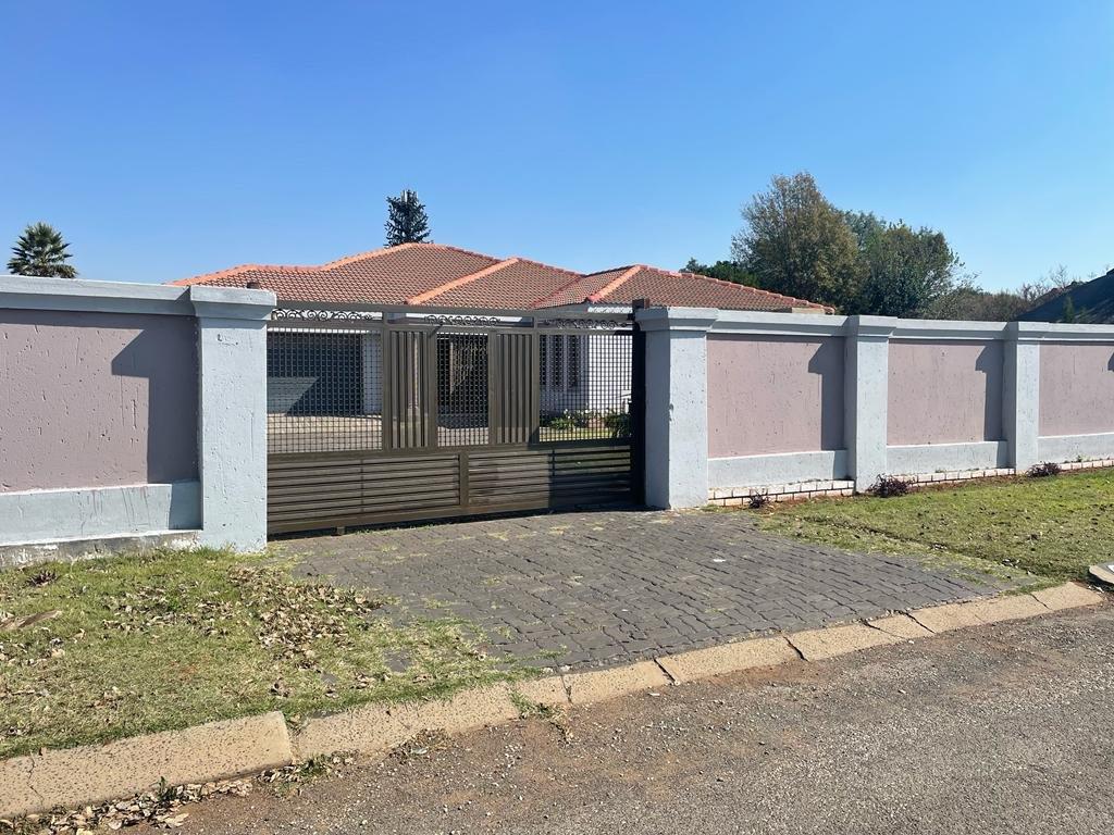 3 Bedroom House for sale in Golf Park P24113471682