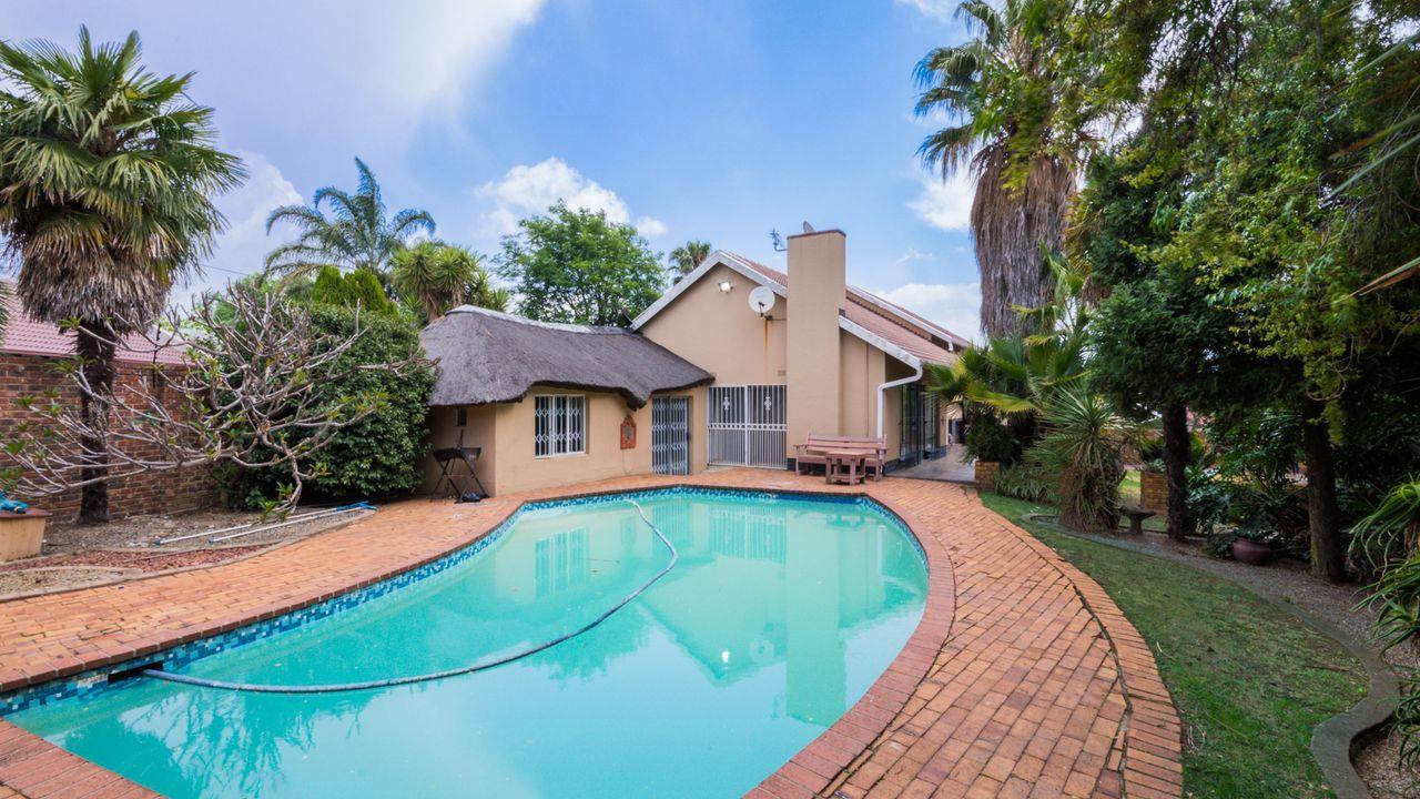 4 Bedroom House for sale in Eden Glen 61 Edendale Road P24113471956