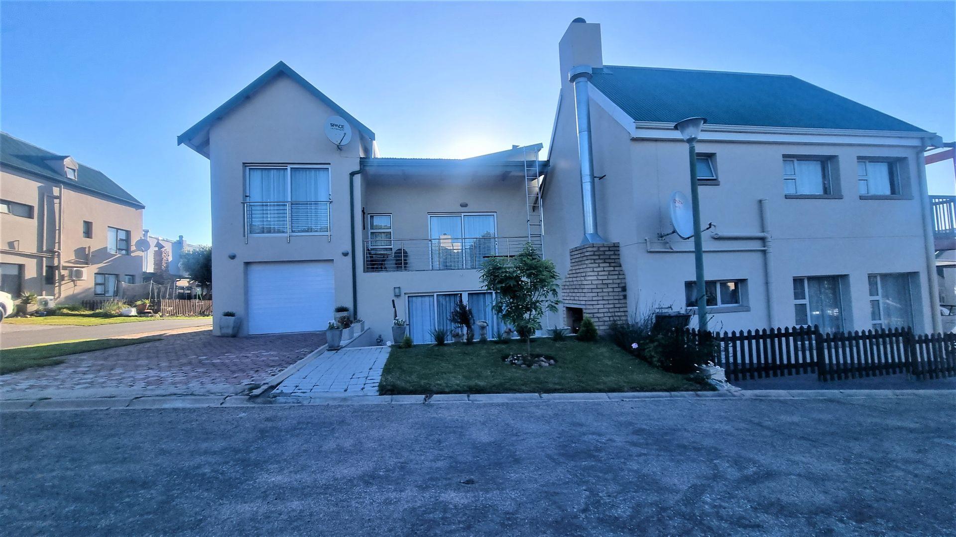 3 Bedroom Townhouse for sale in Diaz Beach P24113224421