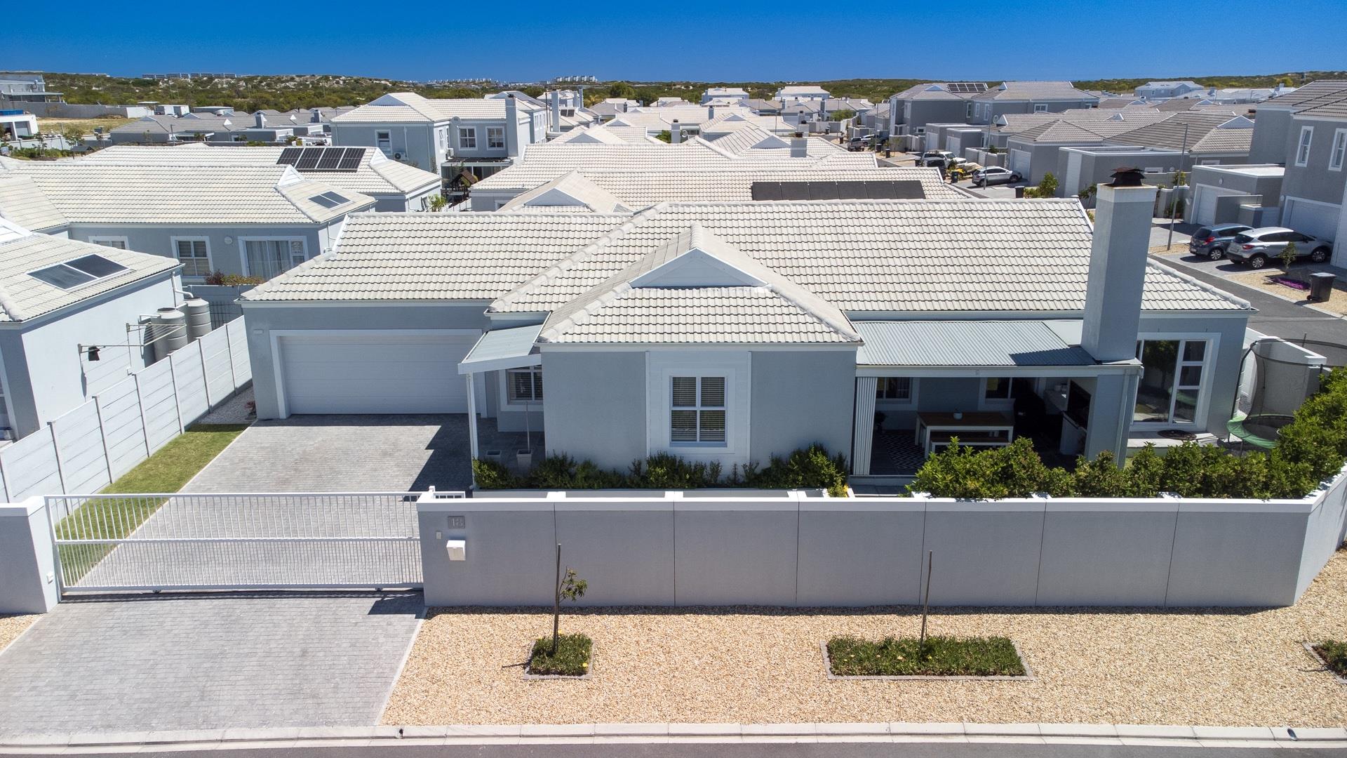 4 Bedroom House for sale in Sunningdale P24113493518