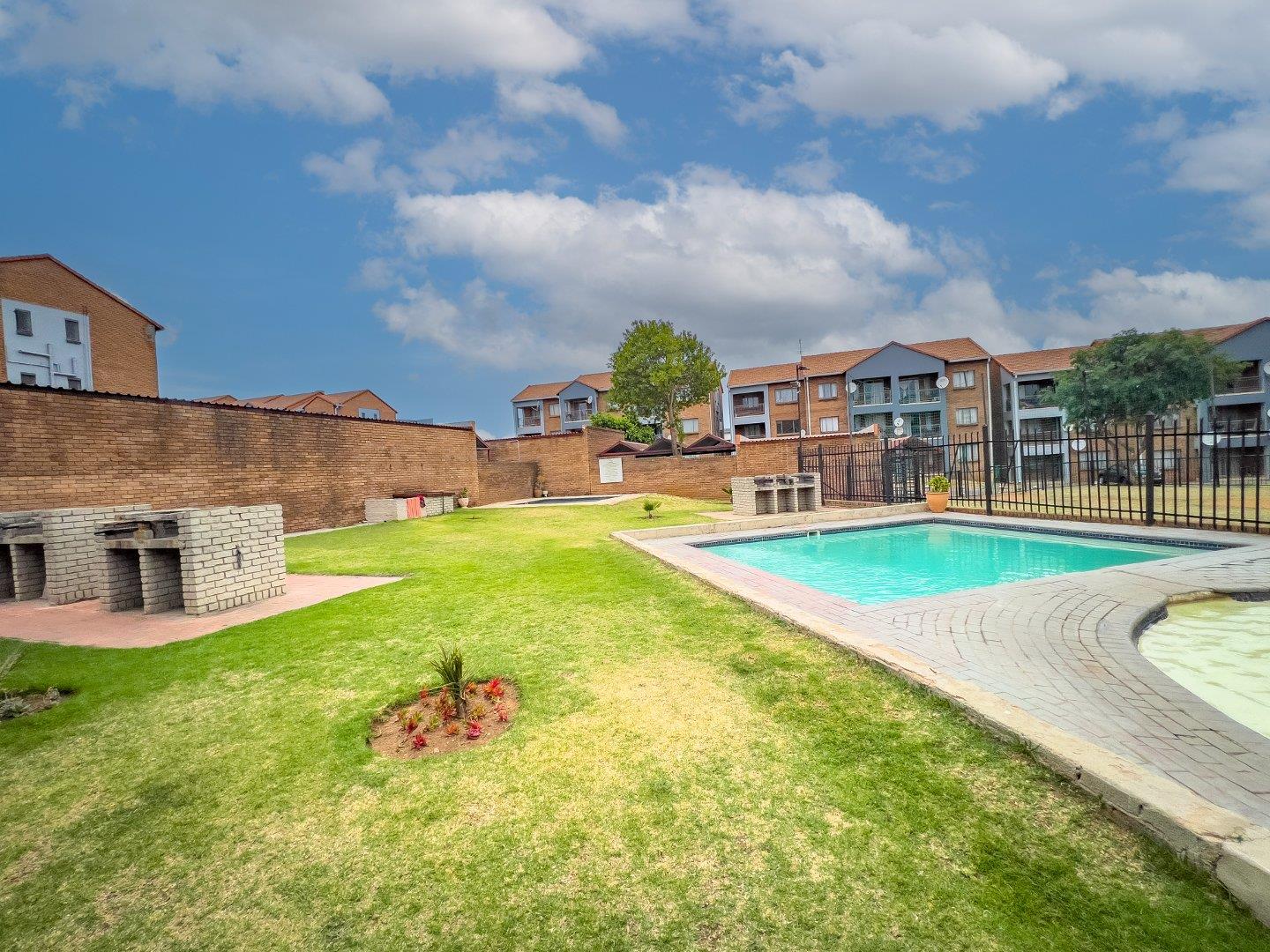 2 Bedroom Apartment / flat for sale in Vorna Valley 74 Pretorius