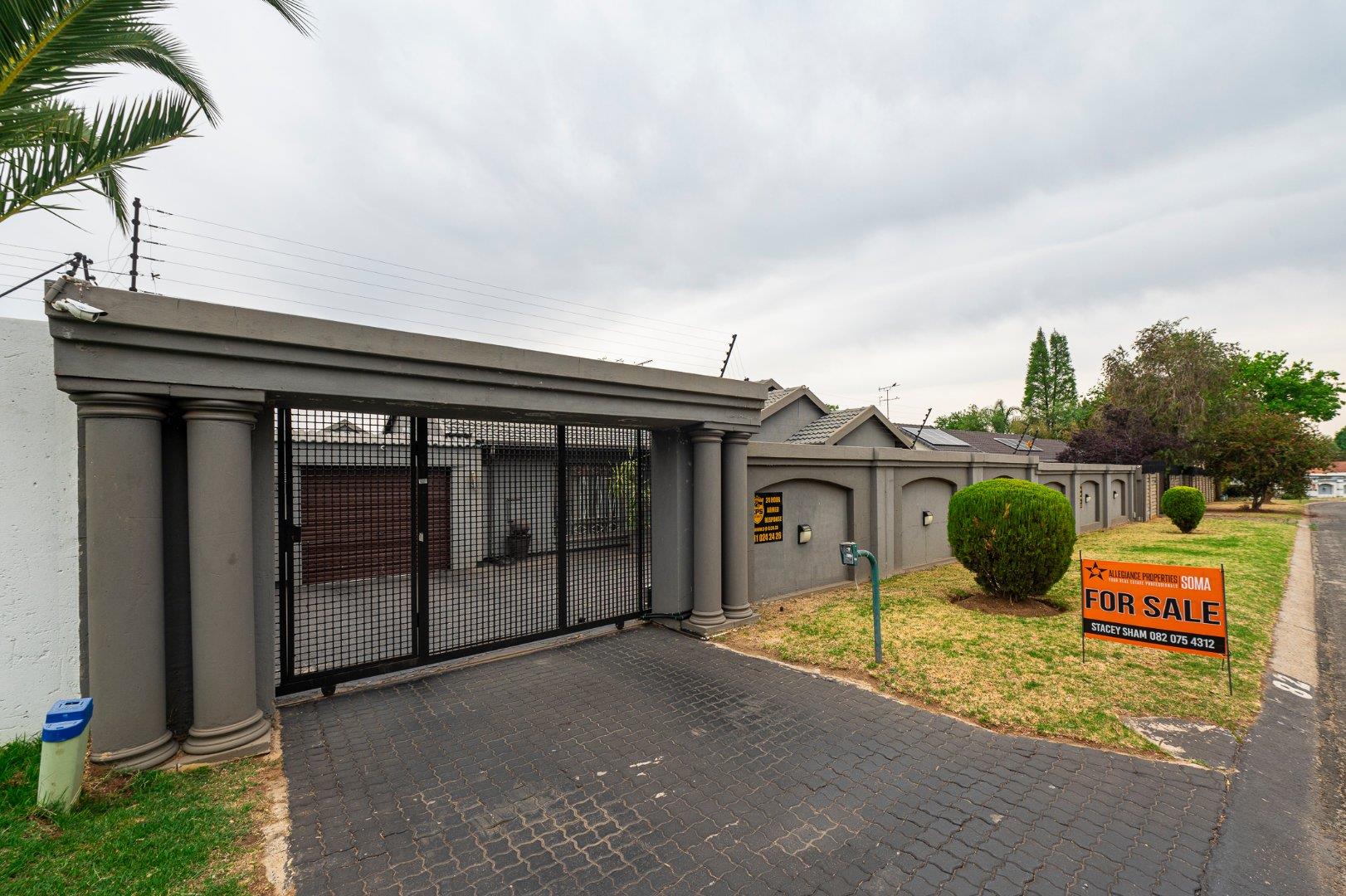 3 Bedroom House for sale in Brackendowns 82 Tamarisk Street P24113494198