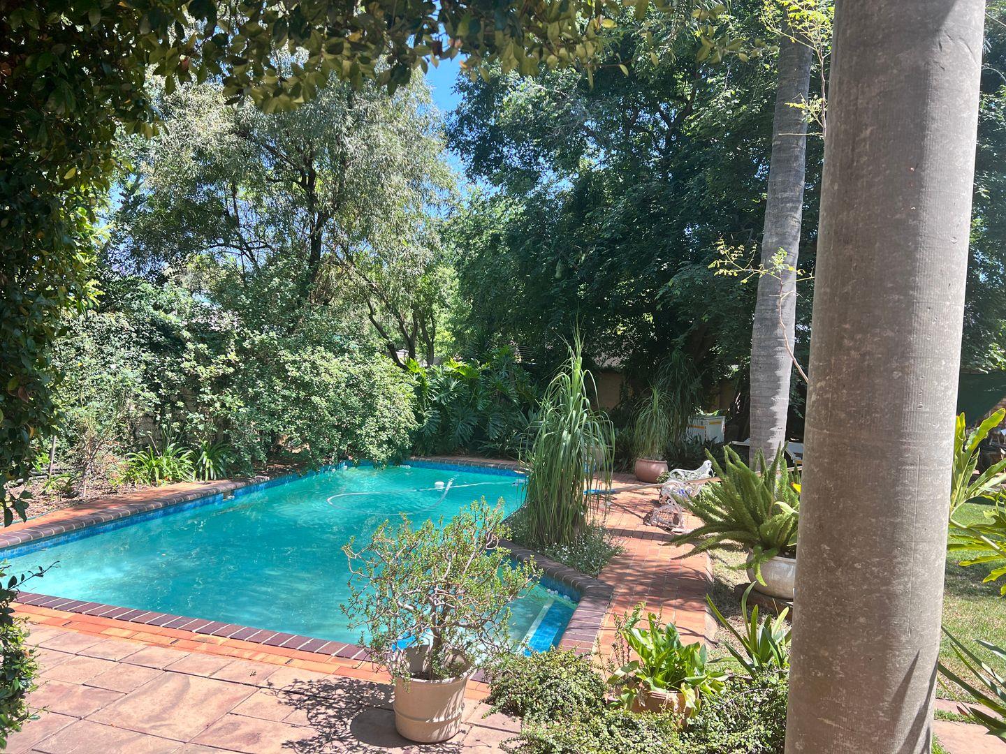 4 Bedroom House for sale in Menlo Park P24113495568