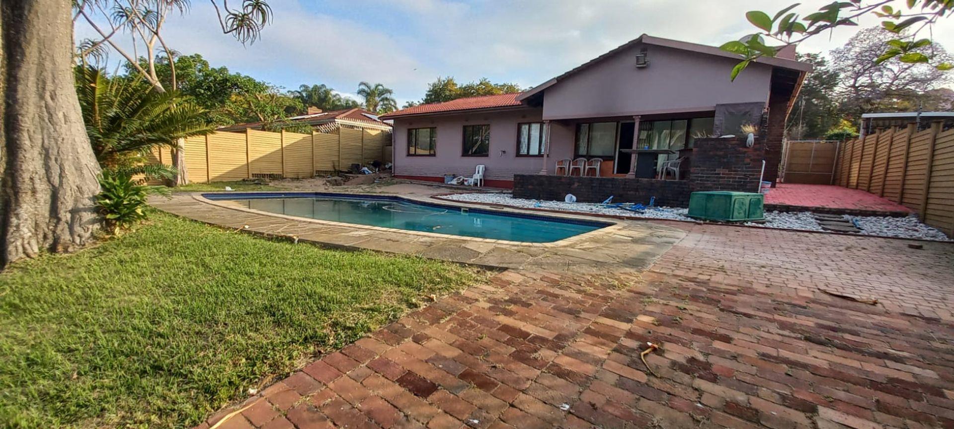 4 Bedroom House for sale in Sarnia P24113495965