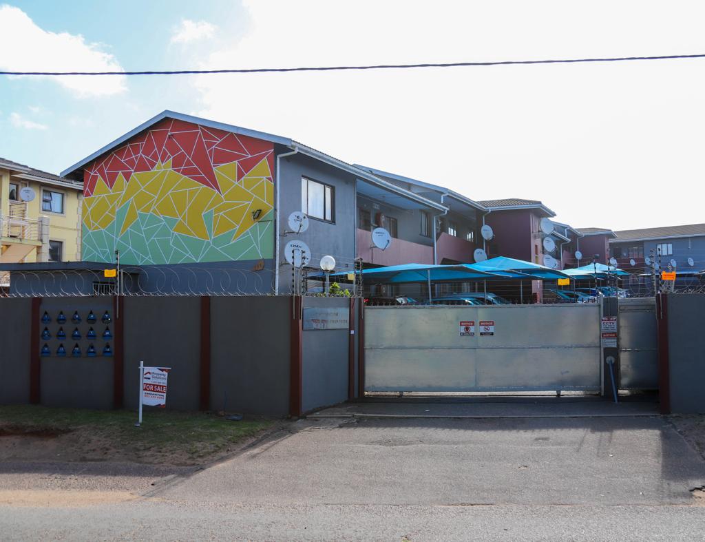 2 Bedroom Apartment / flat for sale in Montclair 186 Roland Chapman Drive P24113497619