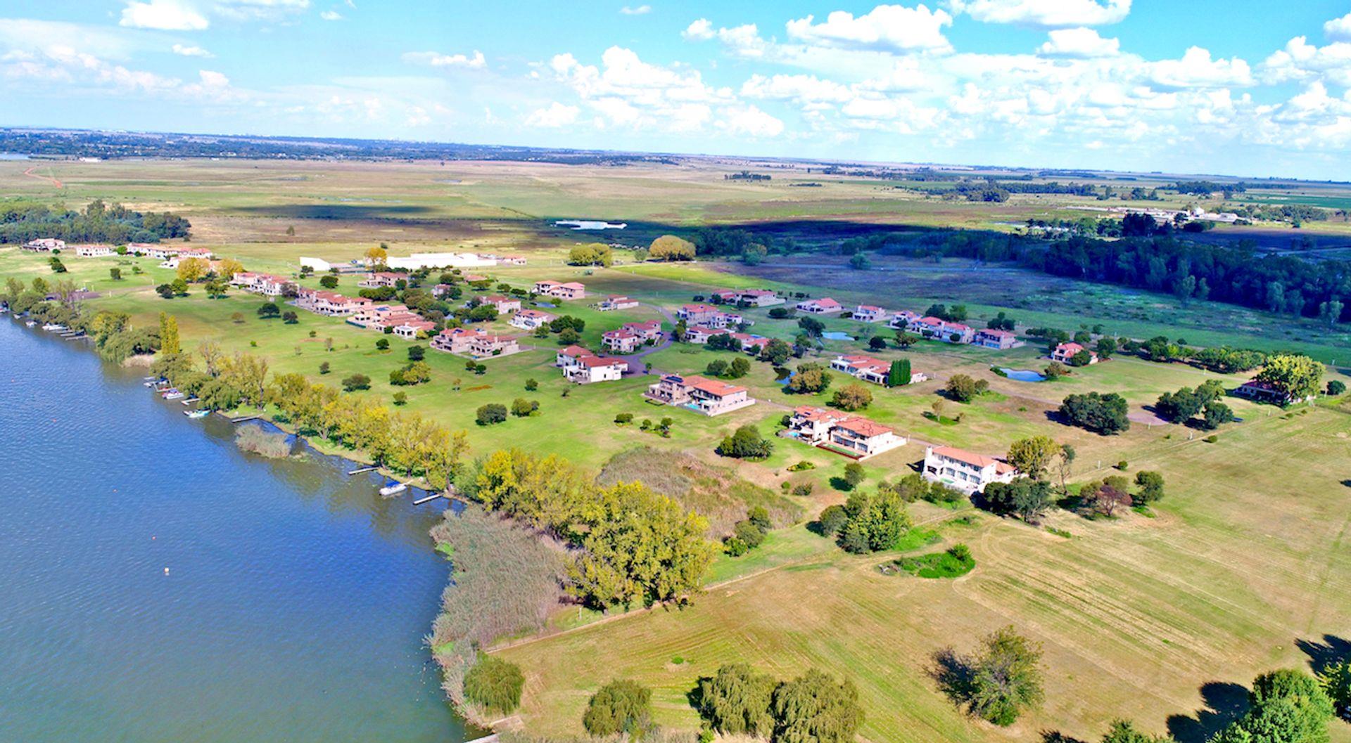 Vacant land / plot for sale in Club Milos Estate P24113499320